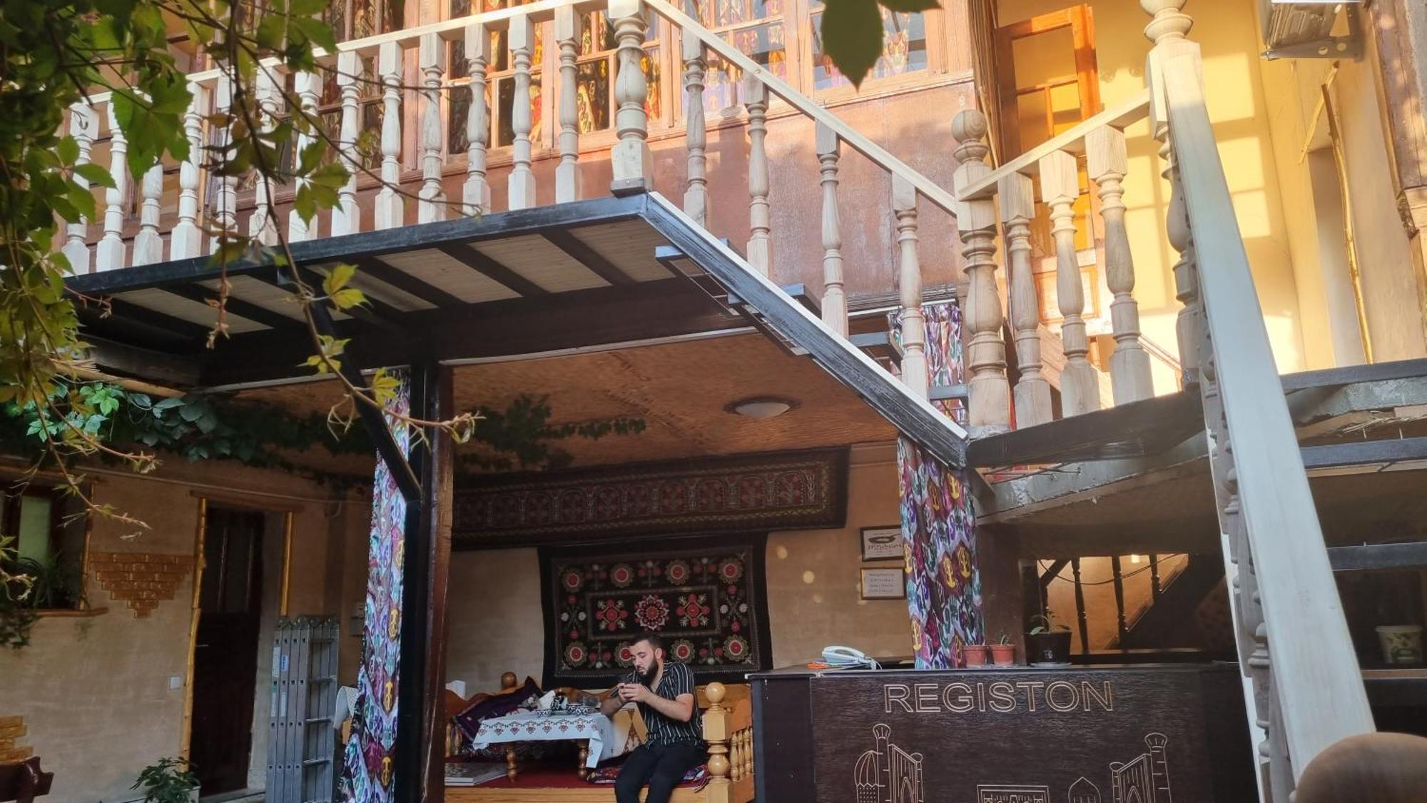 Hotel Registon Zargaron Samarkand Bagian luar foto