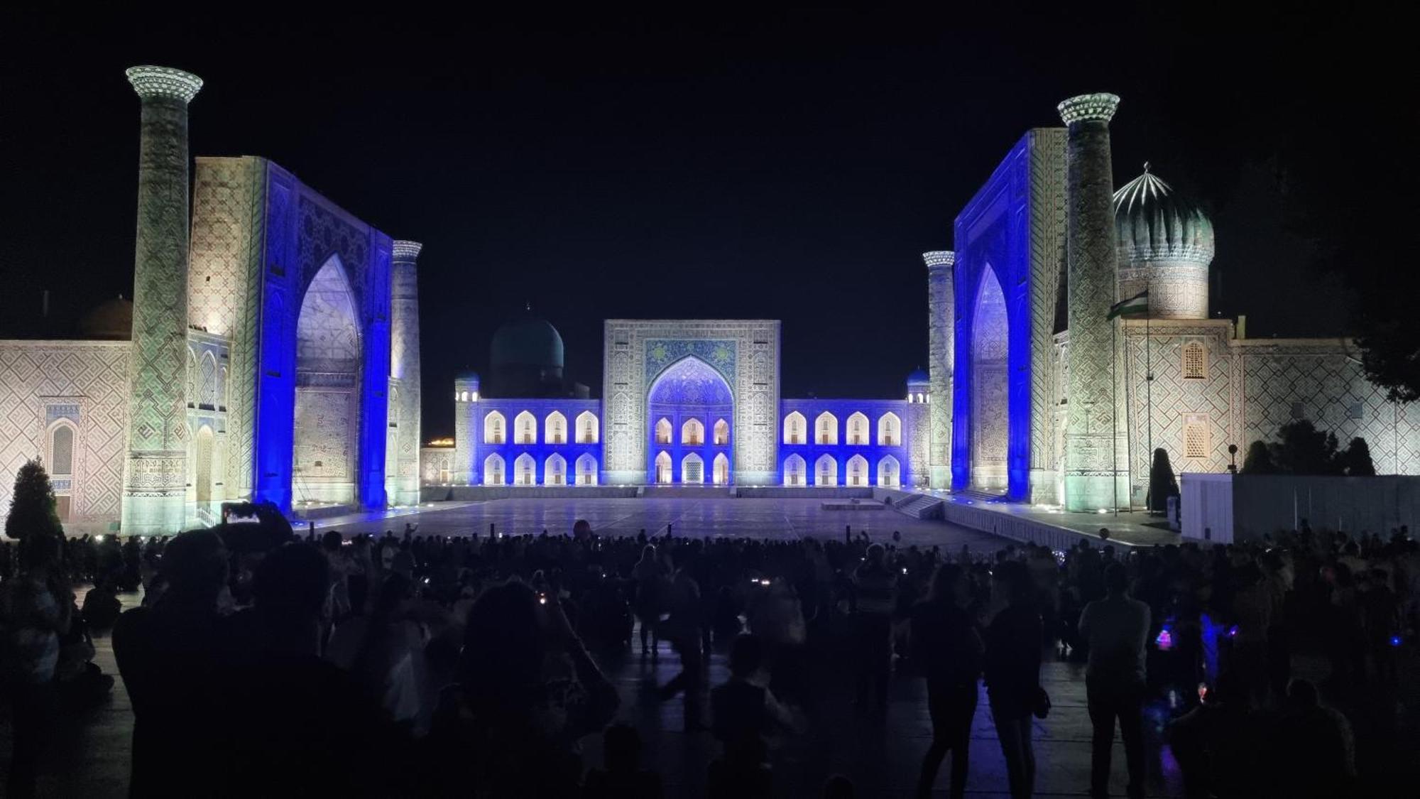 Hotel Registon Zargaron Samarkand Bagian luar foto